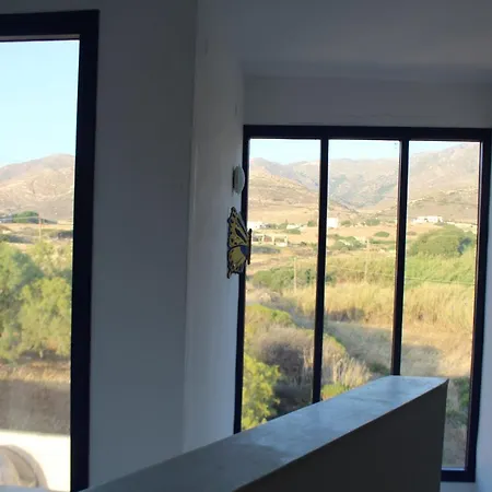 Akrotiri Villa Engaraí