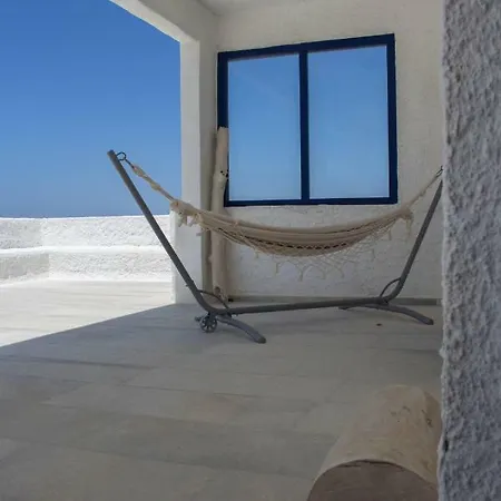 Akrotiri Villa Engaraí