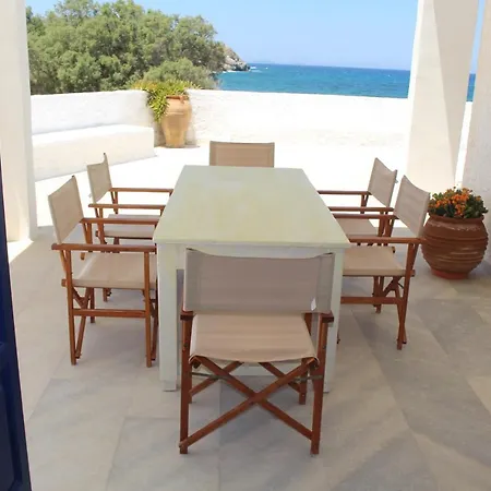 Akrotiri Villa *