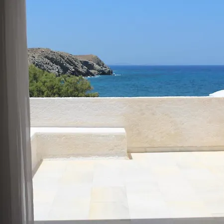 Akrotiri Villa Engaraí