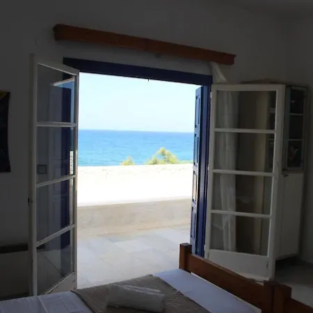 Akrotiri Villa *