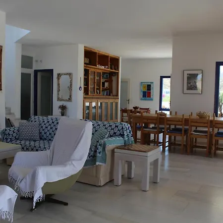 Akrotiri Villa *
