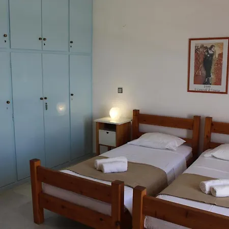 Akrotiri Villa *