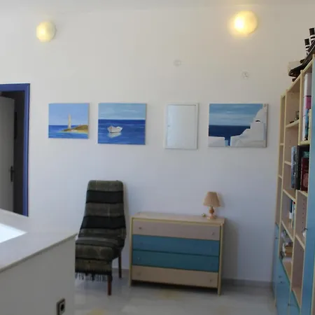 Akrotiri Villa *