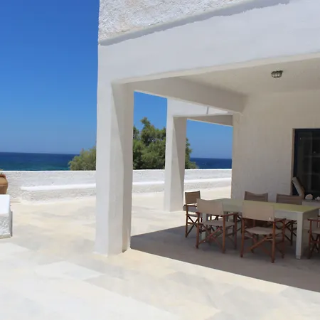 Akrotiri Villa *