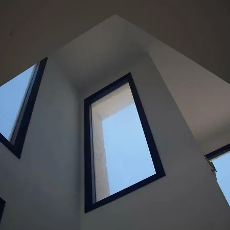 Akrotiri Villa Engaraí