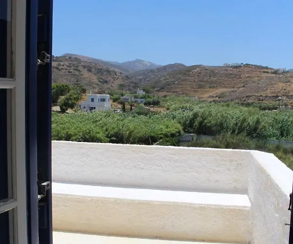 Akrotiri Villa Engaraí