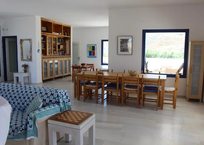 Villa Akrotiri Engares