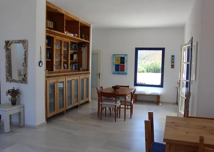 Akrotiri Villa Engaraí