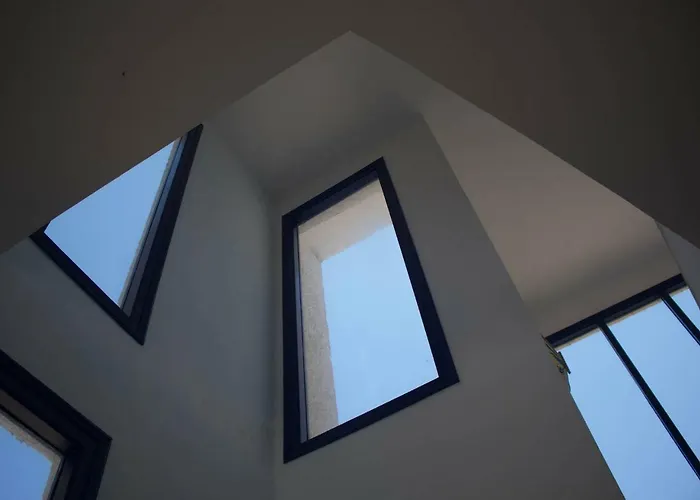 Akrotiri Villa Engaraí